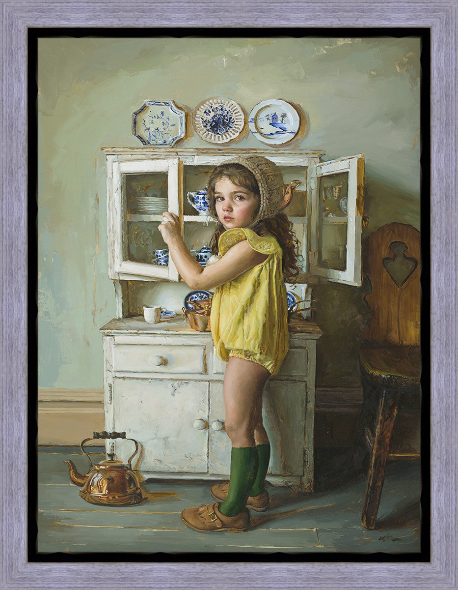Scarlett with Dishes